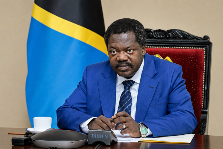 Emmanuel John Nchimbi, vice-président de la Tanzanie, lors d'une apparition officielle. Sa démission doit prendre eff…
