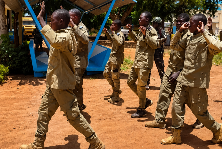 Arrestation d'un commando de mutins lors de la tentative de coup d'État à Niamey, Niger, 29 août 2026 © The Atlantic …